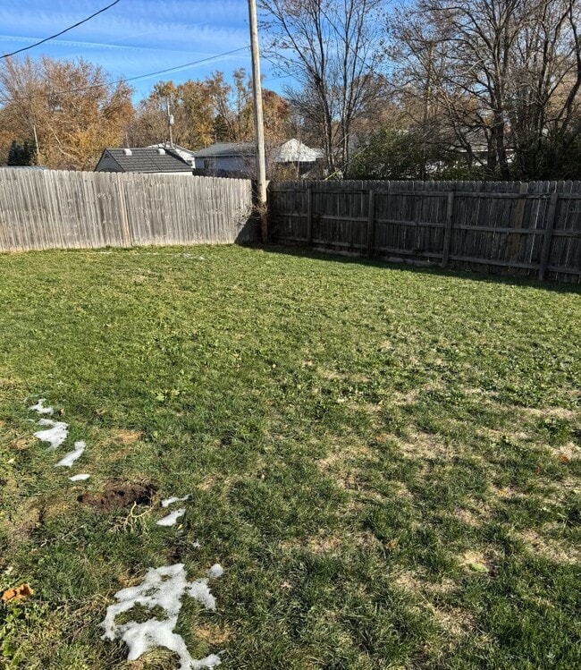 Building Photo - 806 S Sunny Ln