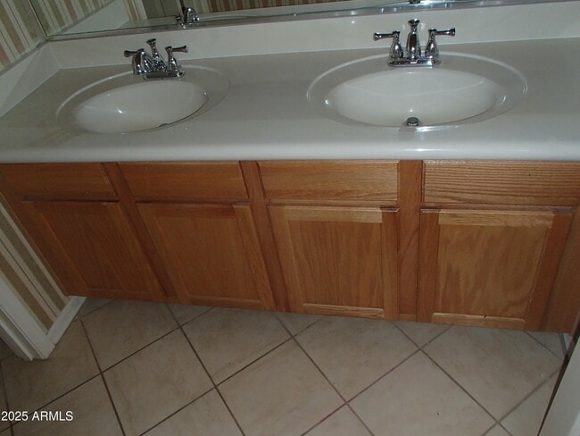 Building Photo - 9007 S 53rd Dr