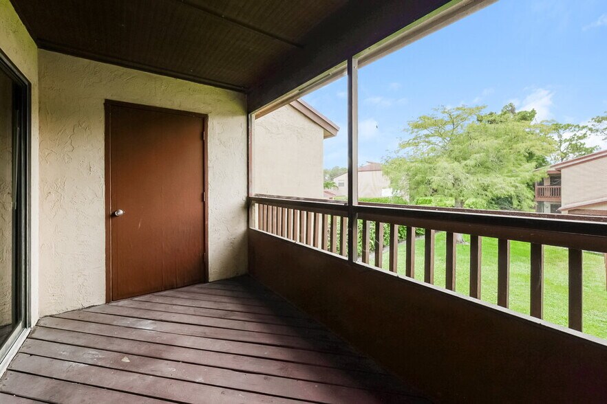 Building Photo - 304 Lakeview Dr E