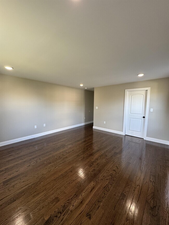 Building Photo - 515 Walnut St