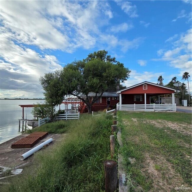 Building Photo - 26 Lago Vista Dr