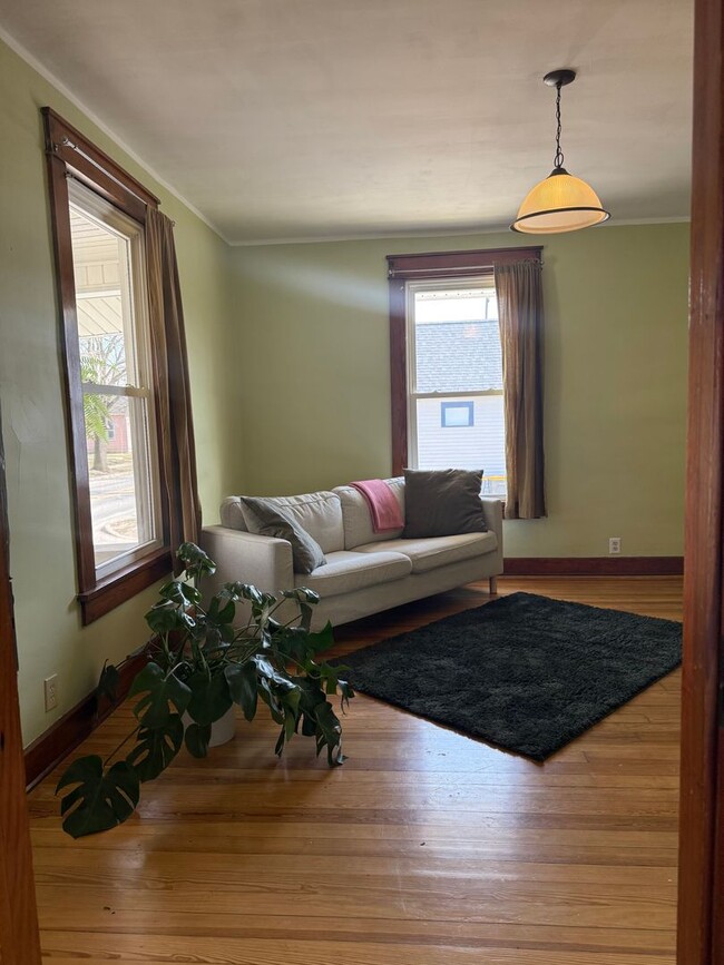 Building Photo - Charming Bungalow in Prospect Hill: Your P...