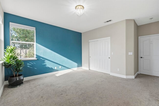 Building Photo - 601 Tamarindo Way