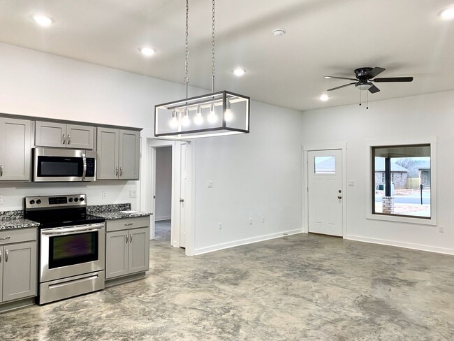 Building Photo - 260 Wolf Den Dr