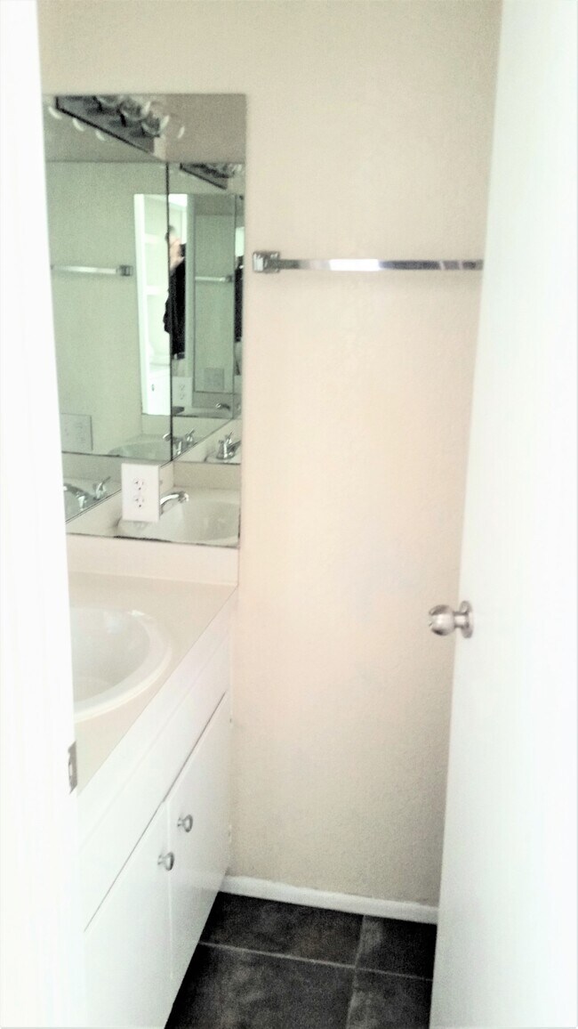 Upstairs bathroom - 3962 Haines St