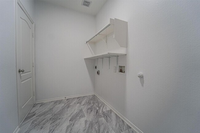 Building Photo - 2741 Sunlight Dr