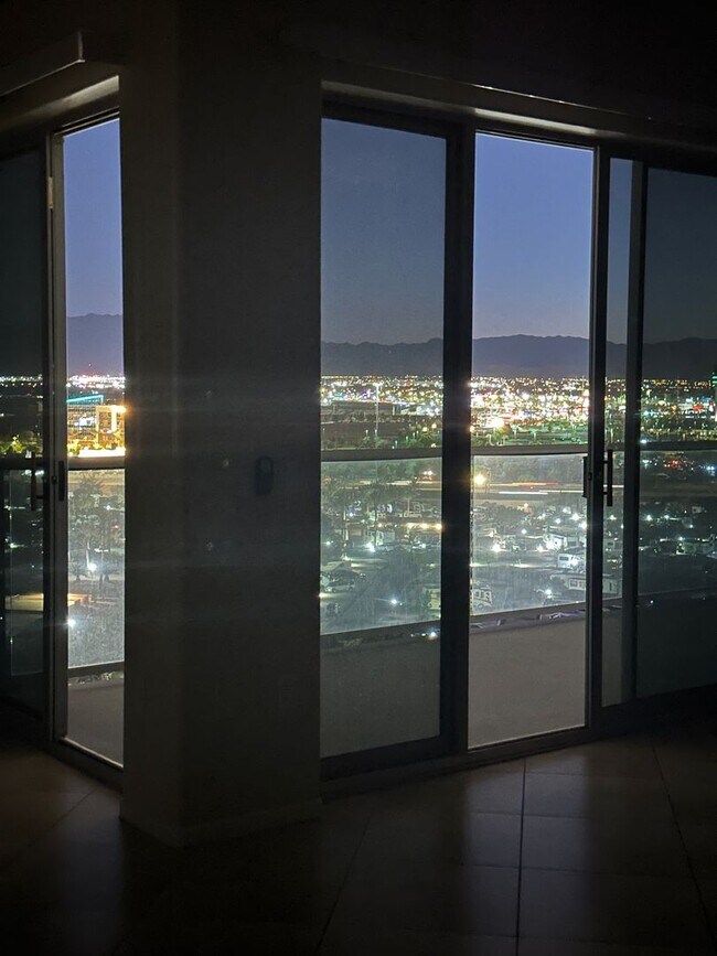 Building Photo - 8255 S Las Vegas Blvd