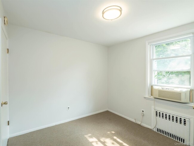 Building Photo - 92 Elm Ave