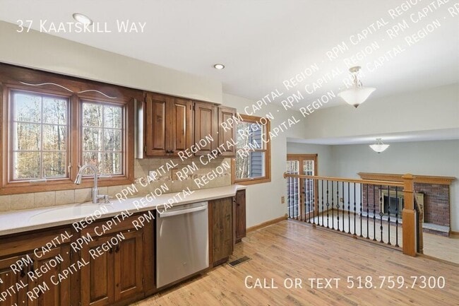 Building Photo - 37 Kaatskill Way