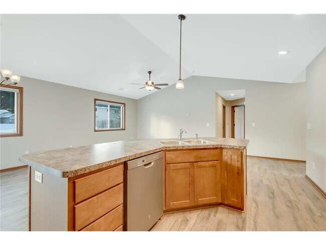 Building Photo - 463 Martin Way