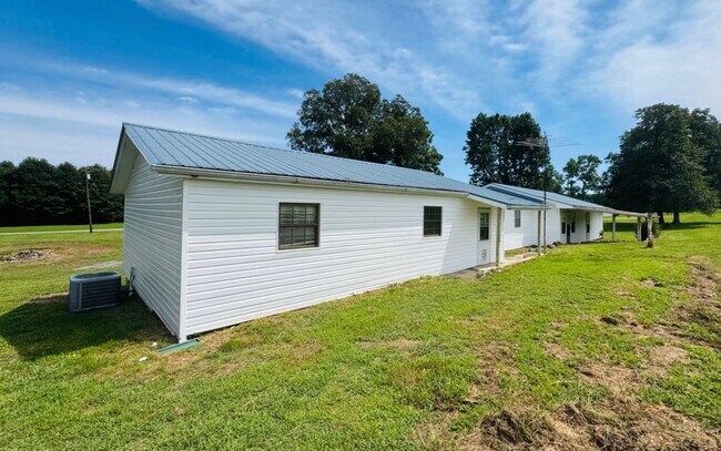 Building Photo - 572 Lexington Dr