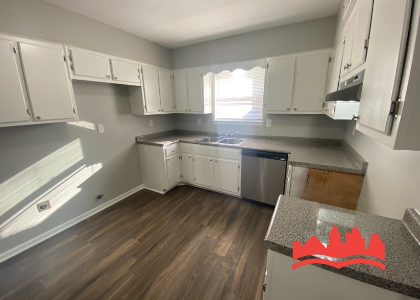 Building Photo - 5095 Corkwood Dr