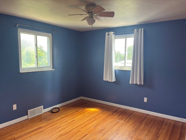 Building Photo - 211 Verdant St