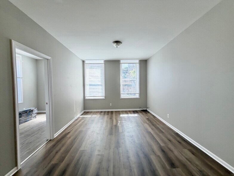 Building Photo - 2133 S Fairfield Ave