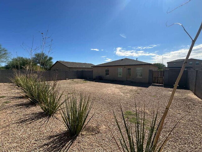 Building Photo - 202 W Bobcat Ct