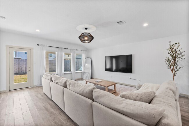 Building Photo - 13220 Lago Acero