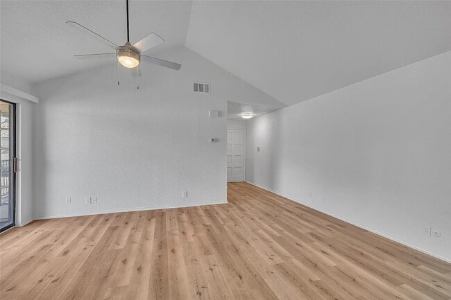 Building Photo - 6044 Stoneybrook Dr