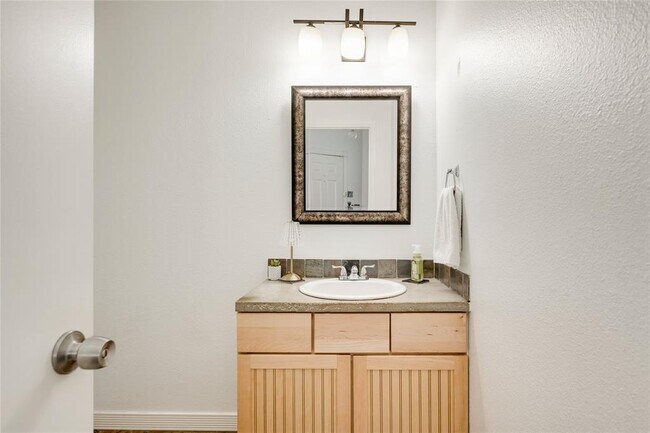 Building Photo - 1211 Gingerlily Cove