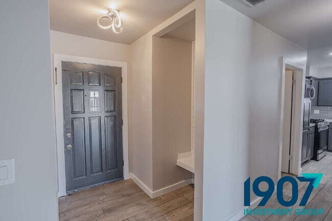 Building Photo - Three Bedroom House in SW OKC/Moore Schools