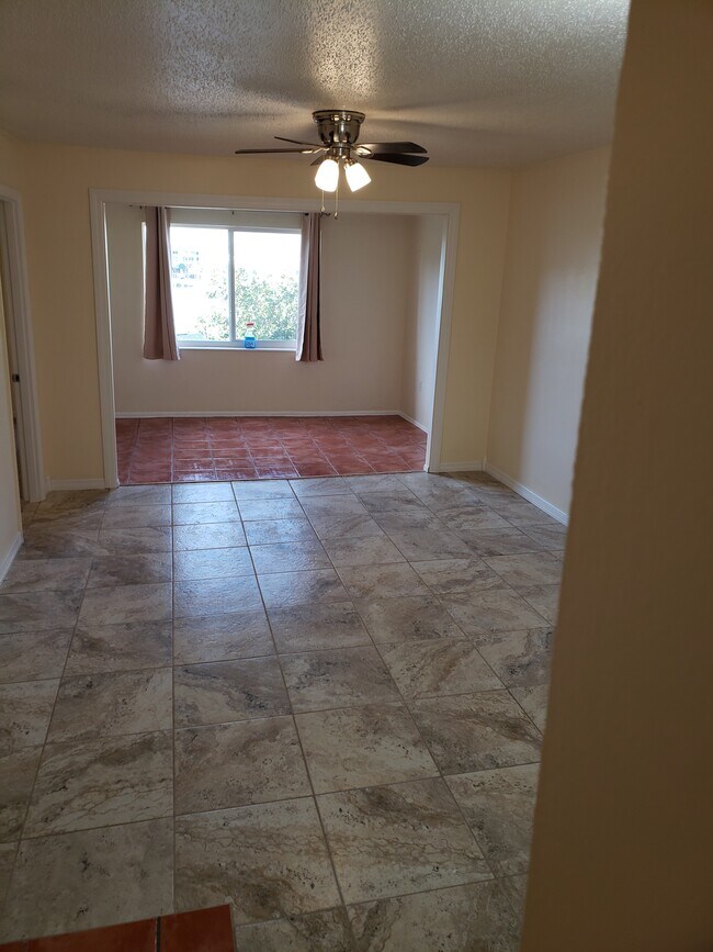 Building Photo - 4107 Lake Bayshore Dr