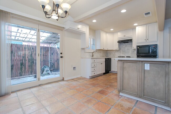 Building Photo - 10660 Pagewood Dr