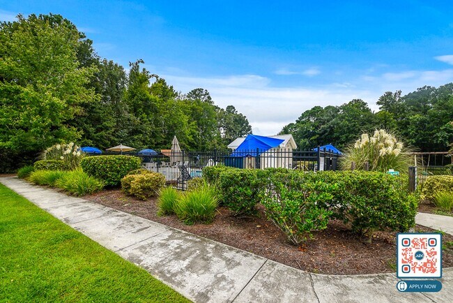 Building Photo - MOVE IN SPECIAL - $500 OFF