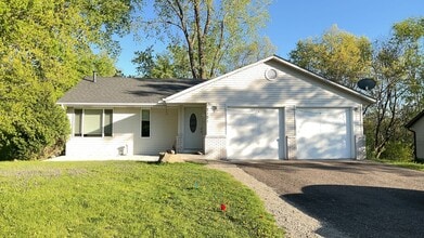 Building Photo - Large Single Family House in Oakdale!! DON'T MISS!!