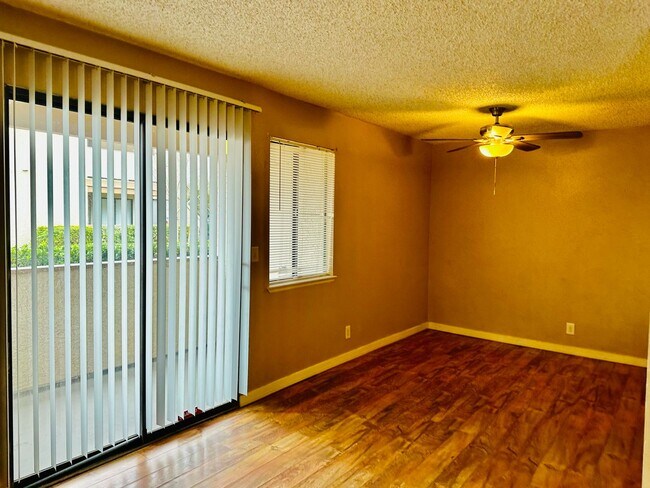 Building Photo - Downstairs 2-Bedroom Condo in Central Las ...