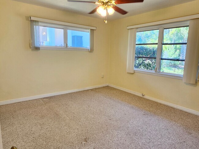 Building Photo - Venice Island – North of Venice Ave - Annual Single Family Home– Minutes from Venice Beach, Mains...