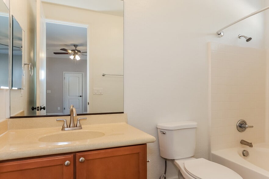 Building Photo - 6512 S 49th Dr