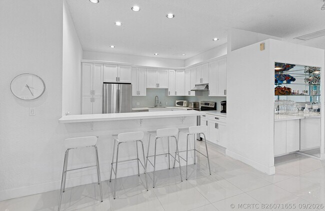 Building Photo - 5190 Lake Catalina Dr