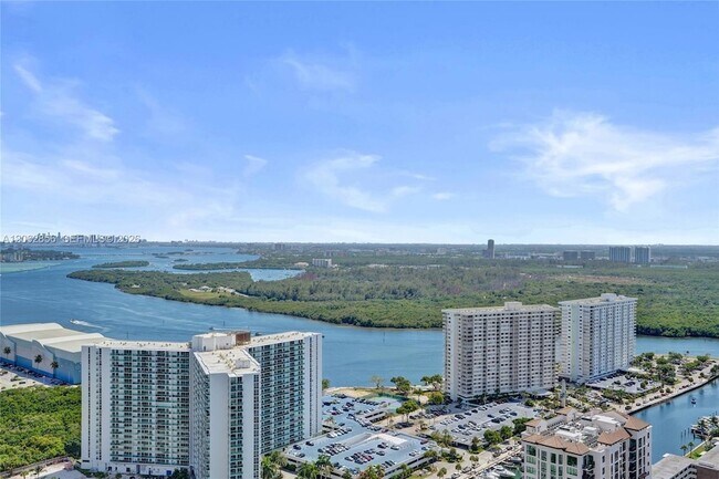 Building Photo - 16001 Collins Ave