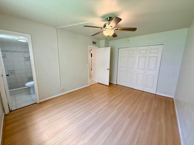 Building Photo - 3253 NW 104th Ave