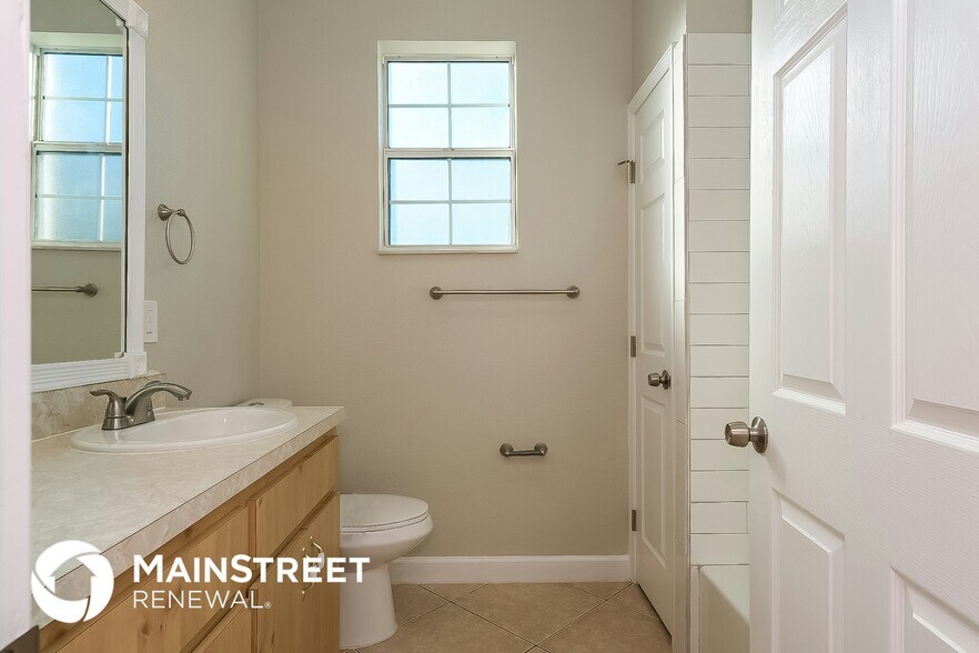 Building Photo - 3300 Hickman Ave