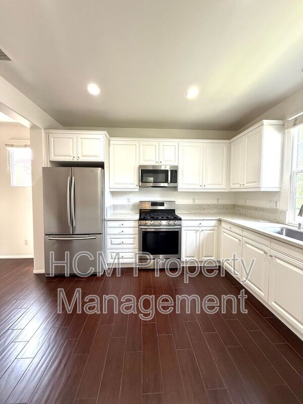 Building Photo - 74 Chantilly