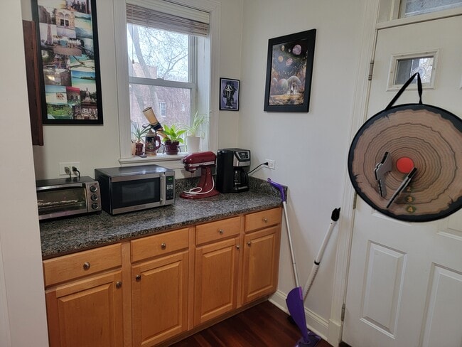 Building Photo - 7627 N Greenview Ave