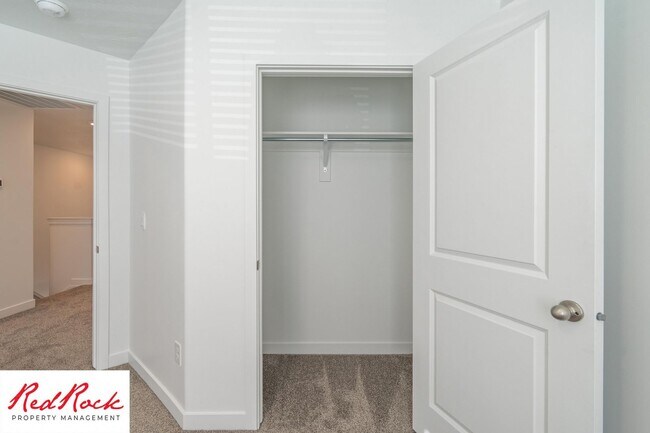 Building Photo - 3 Bedroom Smart Home in Long Valley with Resort-Style Amenities