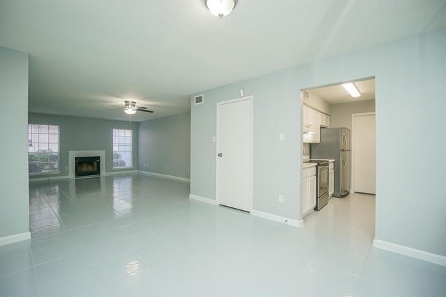 Building Photo - 7400 Bellerive Dr