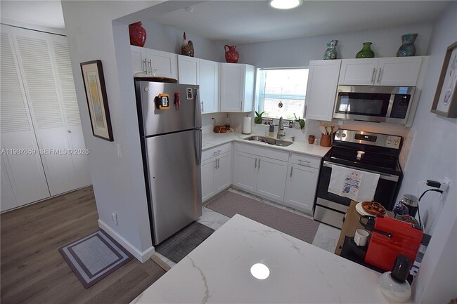 Building Photo - 2572 Emory Dr W