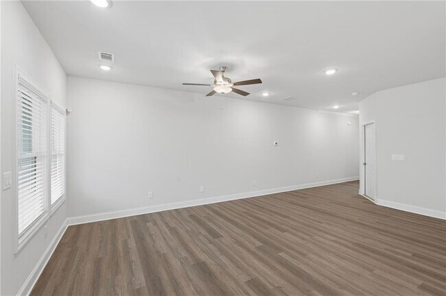 Building Photo - 2206 Chant St