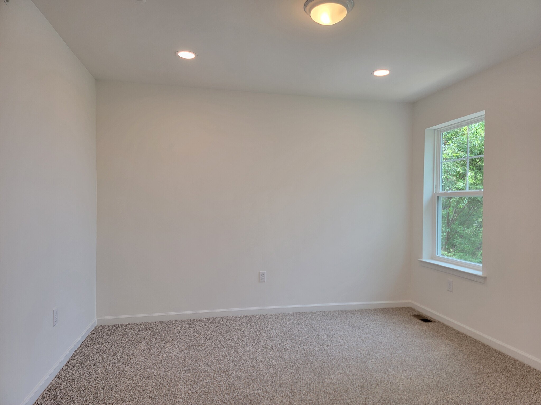 Building Photo - 8 Kuechler Ct