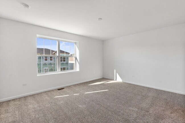 Building Photo - 1548 Slade Wy