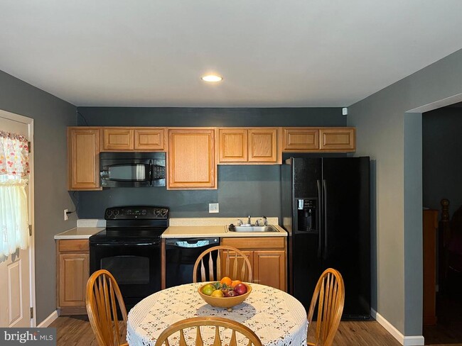 Building Photo - 199 Rumbling Rock Rd