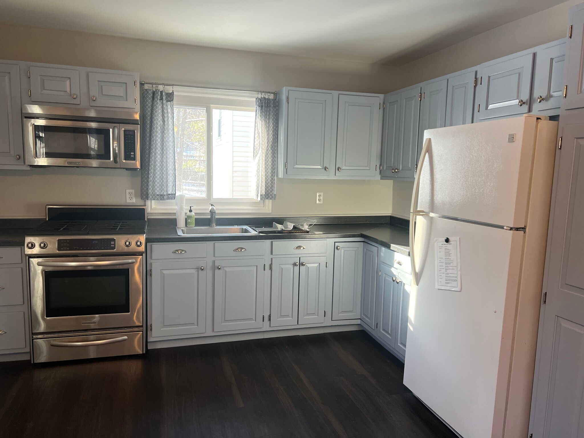 Building Photo - 190 Allview Ave