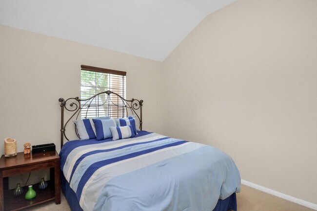 Building Photo - 3311 Raintree Village Dr