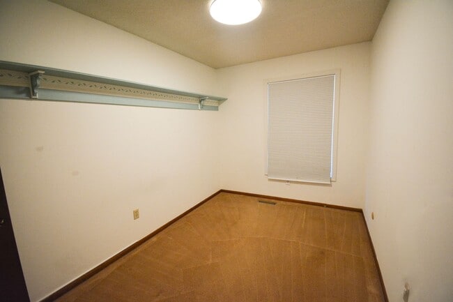 Building Photo - Well-Located 4BR Home in NW Rochester – Country Club Manor