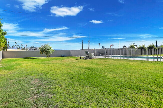 Building Photo - 2246 Paseo Roseta