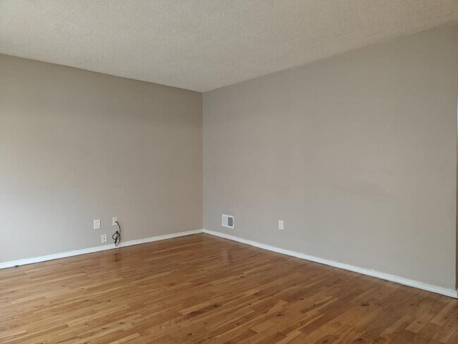 Building Photo - 6195 Highview