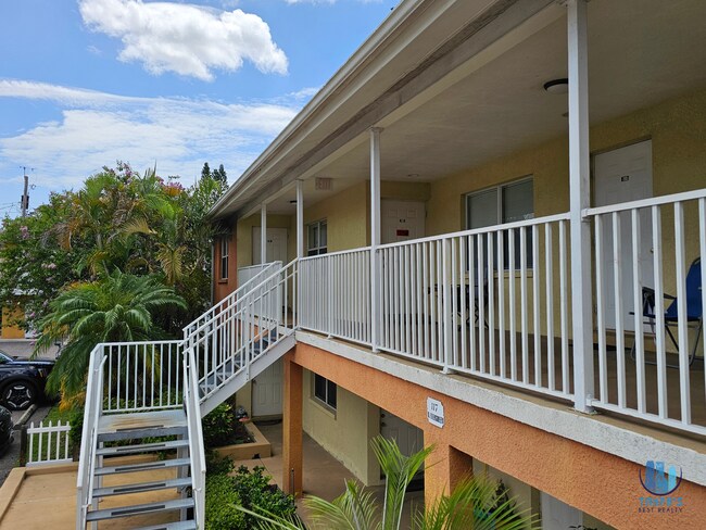 Building Photo - 117 N Evergreen Ave