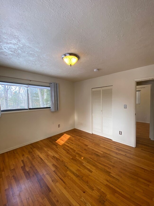 Building Photo - 1931 Fairwood Ln